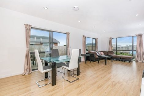 Photo of property in 5 Twin Parks Rise, Papakura, 2110