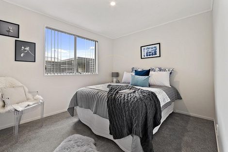 Photo of property in 2/3 Sparrow Place, Weymouth, Auckland, 2103