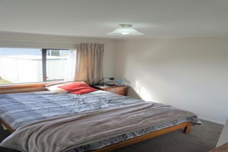 Photo of property in 1/24 Barbados Drive, Unsworth Heights, Auckland, 0632
