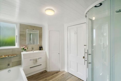 Photo of property in 28 Rangatira Road, Birkenhead, Auckland, 0626