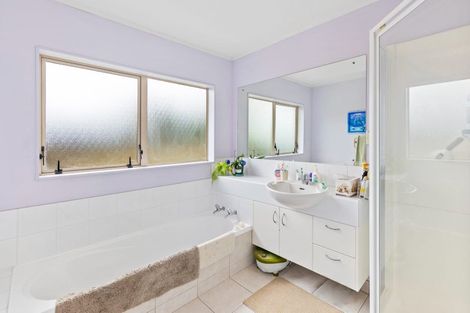 Photo of property in 32 Kohanga Road, Mangere Bridge, Auckland, 2022