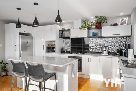 Photo of property in 5 Spitfire Place, Newlands, Wellington, 6037