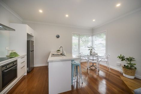 Photo of property in 9 Milverton Avenue, Hokowhitu, Palmerston North, 4410