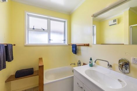 Photo of property in 33 Francis Road, Paraparaumu Beach, Paraparaumu, 5032