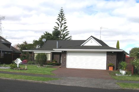 Photo of property in 32 Cornelian Crescent, Half Moon Bay, Auckland, 2012