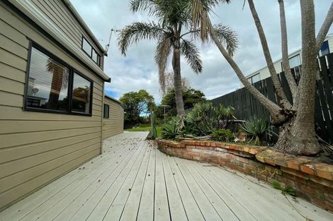 Photo of property in 14 Chablis Place, Henderson, Auckland, 0612