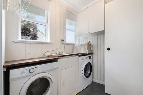 Photo of property in 19 Blacklock Avenue, Henderson, Auckland, 0612