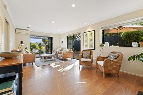 Photo of property in 21a Cliff Road, Torbay, Auckland, 0630