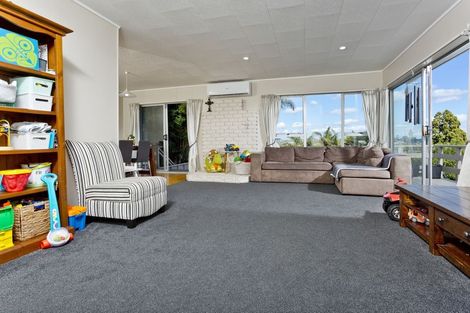 Photo of property in 1/244 East Coast Road, Forrest Hill, Auckland, 0620