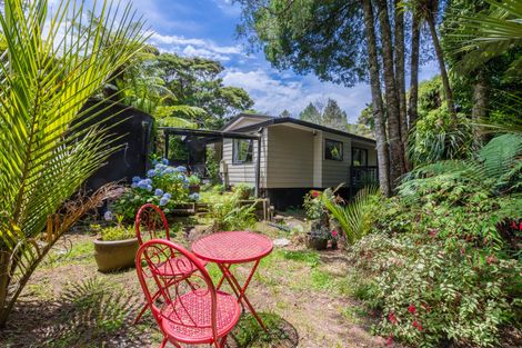 Photo of property in 420 Scenic Drive, Waiatarua, Auckland, 0612