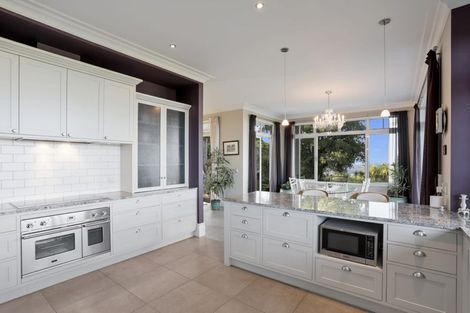 Photo of property in 291 Forest Hill Road, Waiatarua, Auckland, 0612