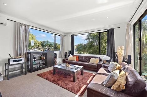 Photo of property in 2 Sunvista Avenue, Oteha, Auckland, 0632