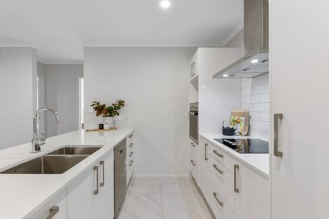 Photo of property in 10 Richardson Road, Omokoroa, 3114