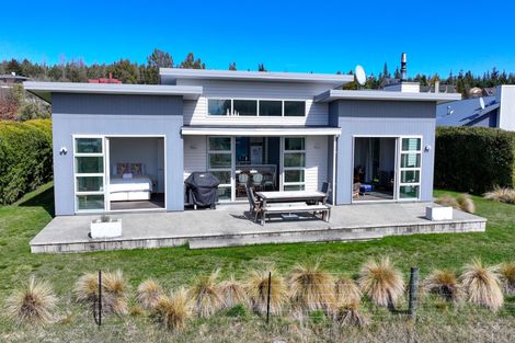 Photo of property in 8 Dwyer Place, Lake Tekapo, 7999