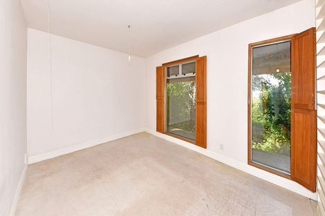 Photo of property in 16 Ripon Street, Lyttelton, 8082
