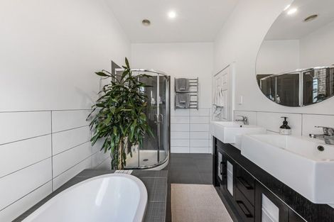 Photo of property in 8 Cadman Avenue, Waterview, Auckland, 1026