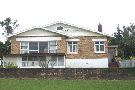Photo of property in 30 Te Atatu Road, Te Atatu South, Auckland, 0610