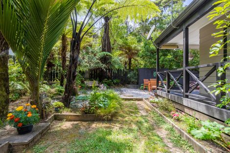 Photo of property in 420 Scenic Drive, Waiatarua, Auckland, 0612