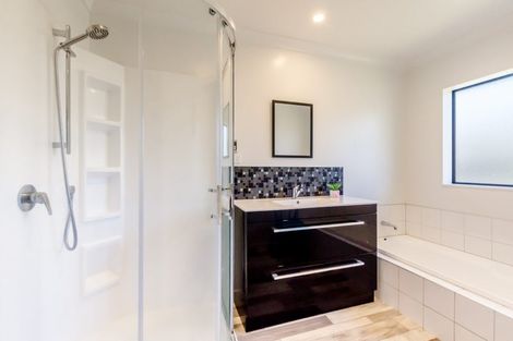 Photo of property in 25 Cascade Way, Paraparaumu, 5032