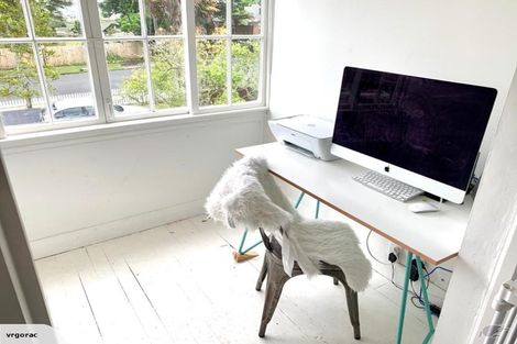 Photo of property in 27 Islington Avenue, New Lynn, Auckland, 0600