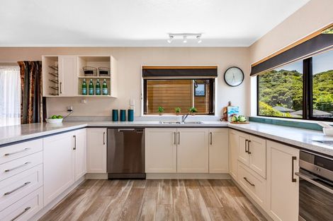 Photo of property in 17 Shackle Lane, Whitby, Porirua, 5024