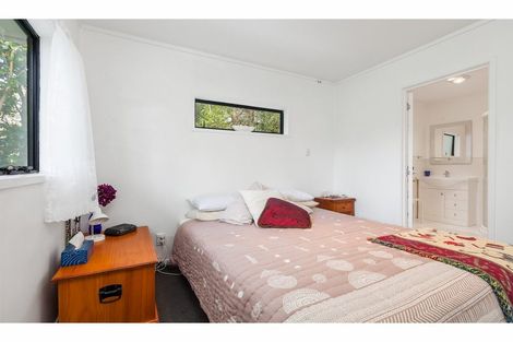 Photo of property in 2/24 Sunnyside Road, Sunnyvale, Auckland, 0612