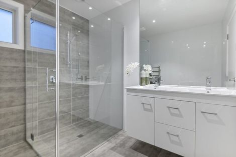 Photo of property in 8 Verley Rise, East Tamaki Heights, Auckland, 2016