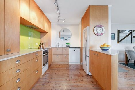 Photo of property in 25 Moffat Road, Red Beach, 0932