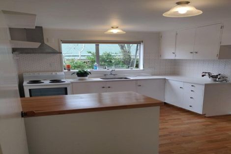 Photo of property in 17a Kingsbridge Place, Newlands, Wellington, 6037