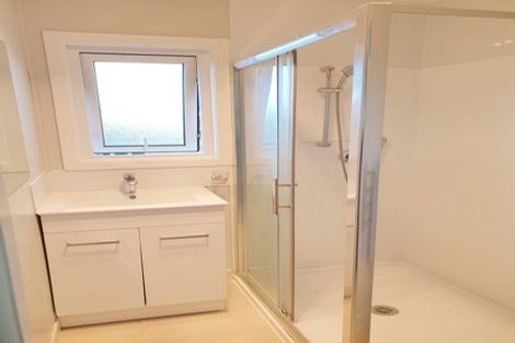 Photo of property in 2c Wendell Place, Greenlane, Auckland, 1061