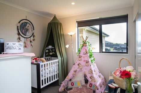 Photo of property in 12 Tui Place, Edendale, Wyndham, 9893