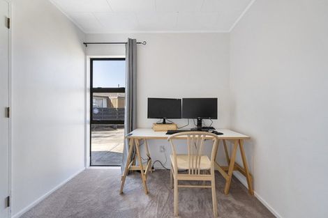 Photo of property in 18 Suzanne Grove, Kelvin Grove, Palmerston North, 4414