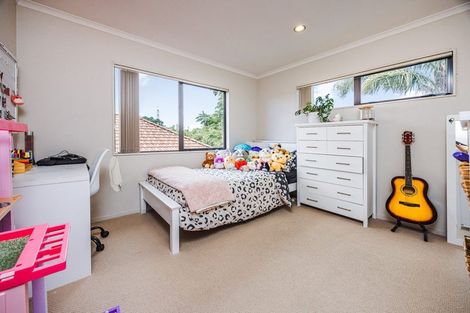 Photo of property in 24 Corsica Way, Karaka, Papakura, 2113