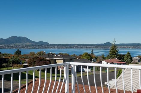 Photo of property in 7 Reeves Road, Acacia Bay, Taupo, 3330