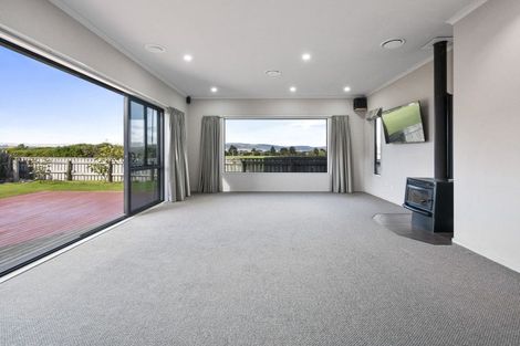 Photo of property in 47 Tennyson Avenue, Kelvin Grove, Palmerston North, 4414