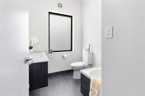 Photo of property in 17/52 High Street, Island Bay, Wellington, 6023