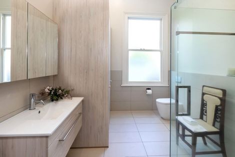 Photo of property in 42 Holly Road, St Albans, Christchurch, 8014