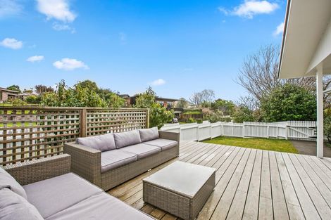 Photo of property in 60 Karina Road, Merrilands, New Plymouth, 4312