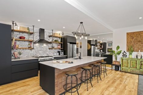 Photo of property in 1 Coutts Way, Fitzherbert, Palmerston North, 4410