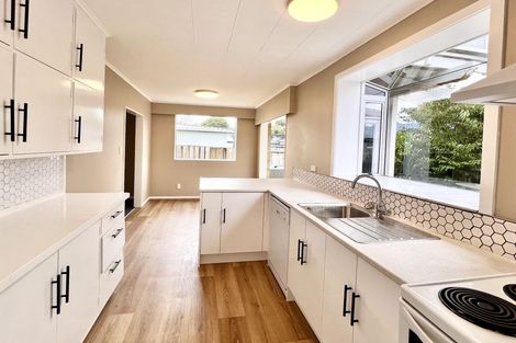 Photo of property in 76 California Drive, Totara Park, Upper Hutt, 5018