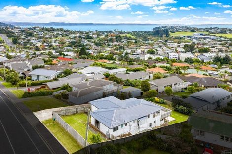 Photo of property in 19 Rishworth Avenue, Stanmore Bay, Whangaparaoa, 0932
