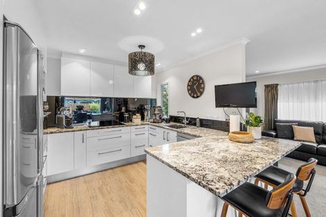 Photo of property in 9 Millstone Lane, Henderson, Auckland, 0612