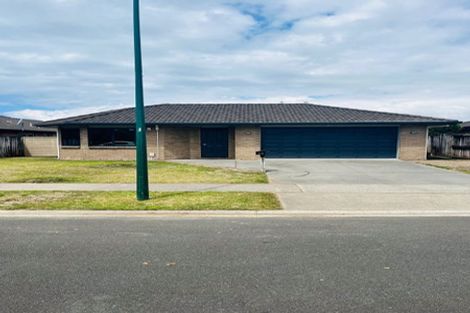 Photo of property in 25 Grabella Place, Papamoa Beach, Papamoa, 3118