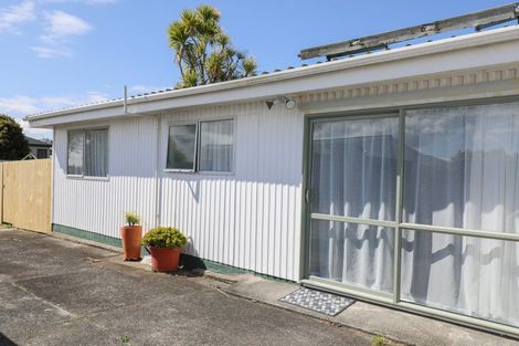 Photo of property in 116 Woodglen Road, Glen Eden, Auckland, 0602