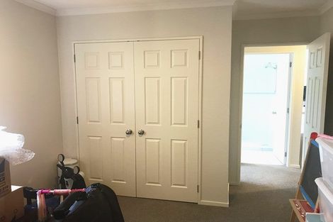 Photo of property in 1 Canonbie Place, East Tamaki Heights, Auckland, 2016