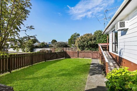 Photo of property in 1/24 Edwin Freeman Place, Ranui, Auckland, 0612