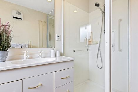 Photo of property in 4 Ashmore Lane, Strowan, Christchurch, 8052