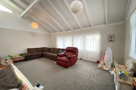 Photo of property in 3/25a Beach Road, Te Atatu Peninsula, Auckland, 0610
