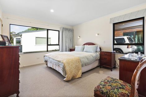 Photo of property in 2/378 Evans Bay Parade, Hataitai, Wellington, 6021