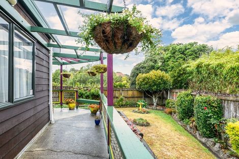 Photo of property in 25 Caspian Close, New Lynn, Auckland, 0600
